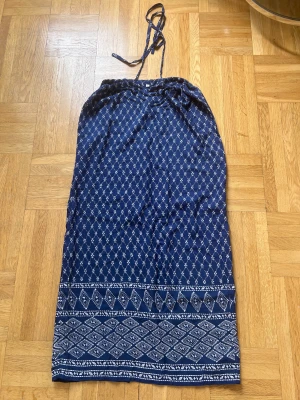 Blå klänning tubklänning strl XL  - Storlek XL  Se bild för mått 