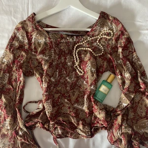 Söt vin röd tunn blus  - Tunn vinröd tröja 