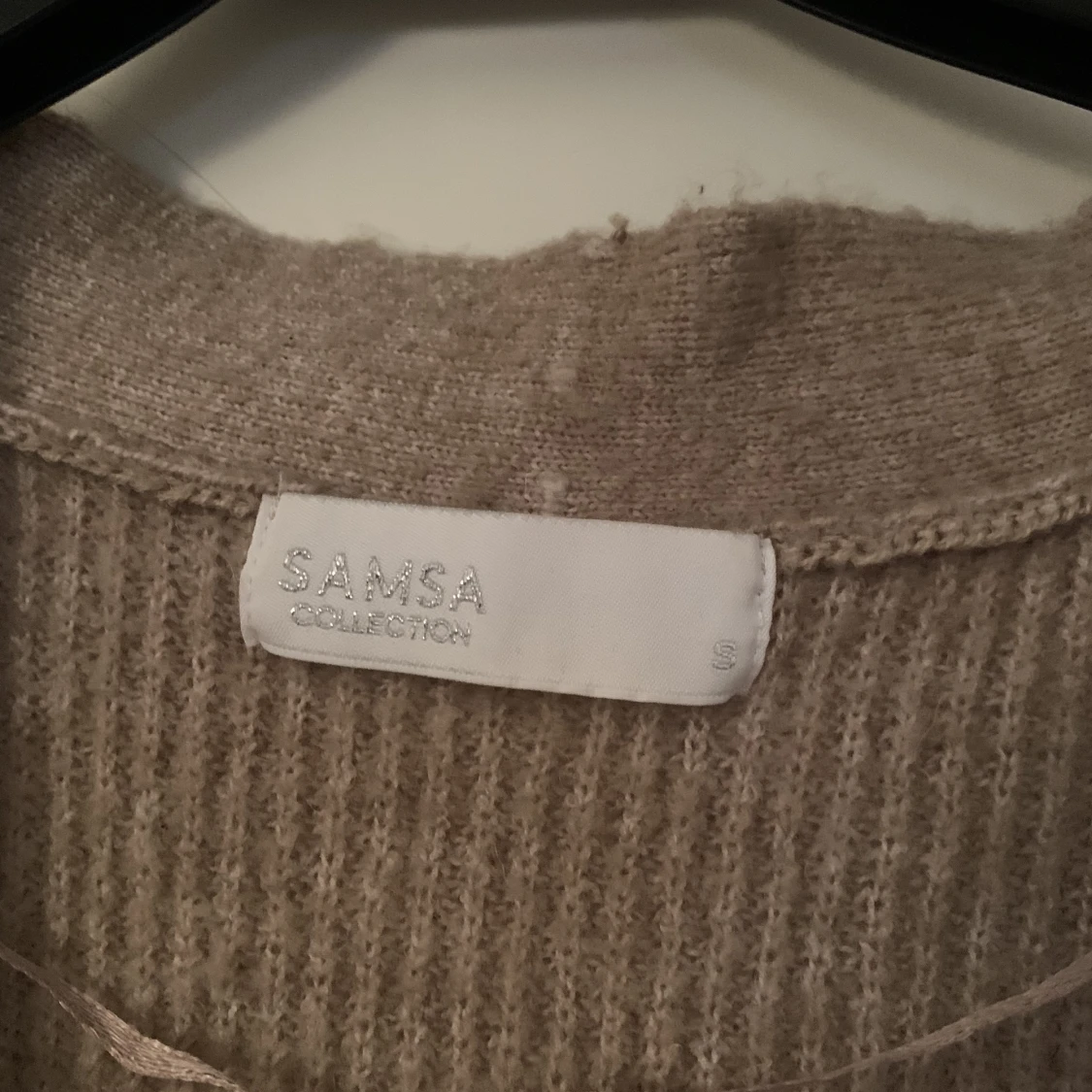 Brun stickad tröja  - 90