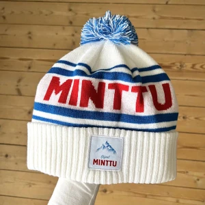 Minttu mössa - Säljer en minttumössa, använd enstaka gång så i fint skick💙