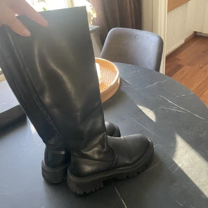 Stövletter  - Svarta stövletter, supersnygga till hösten! 