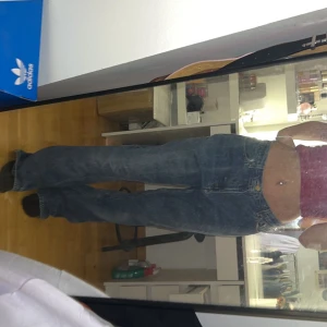 Beyond retro jeans - Super snygga beyond retro jeans, som är baggy och flaire. 