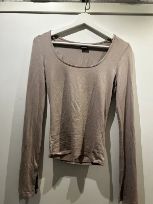 Tröja - Säljer denna tröja som knappt är använd💗 skriv för mer information eller bilder 