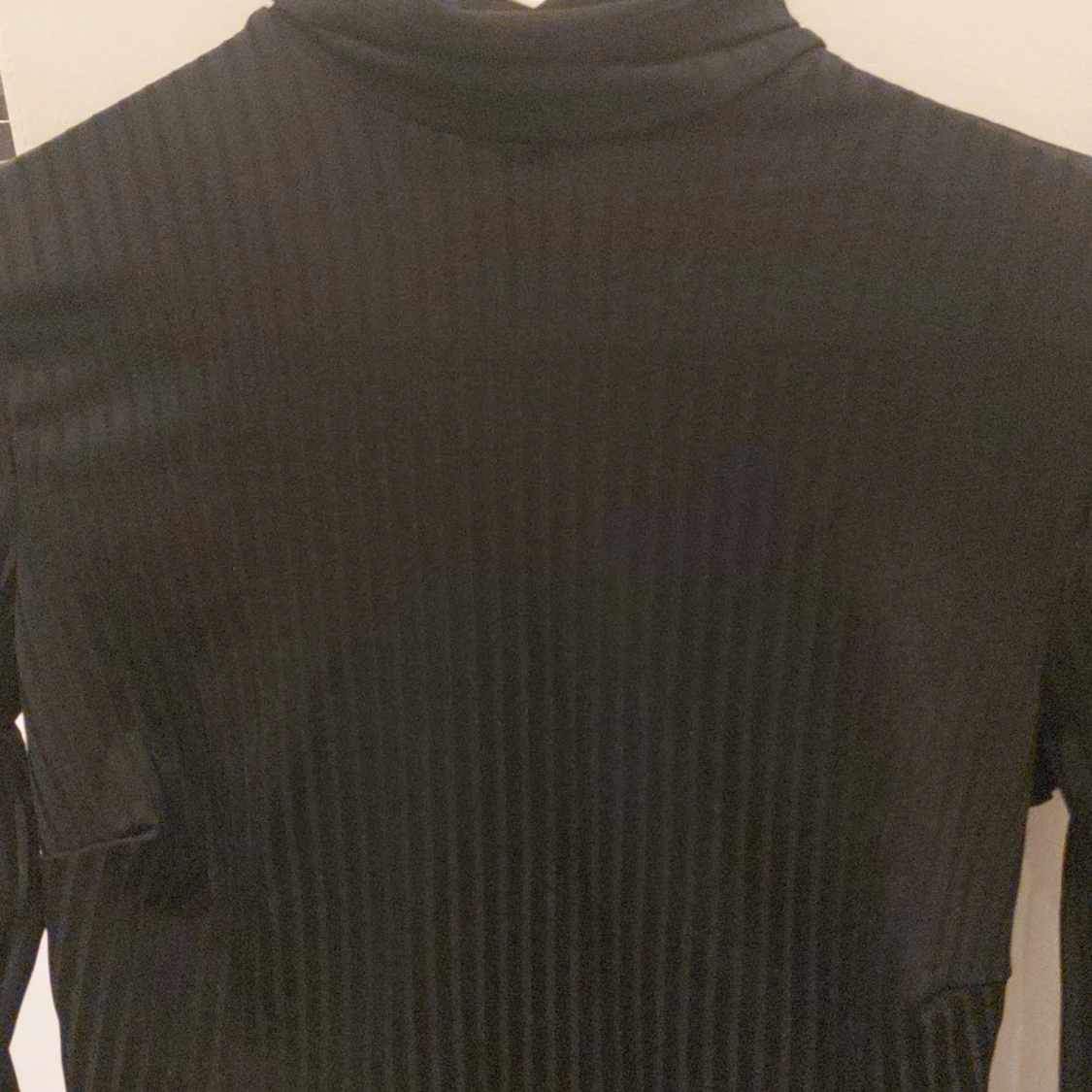 Lång ärmad croppad topp  - 1