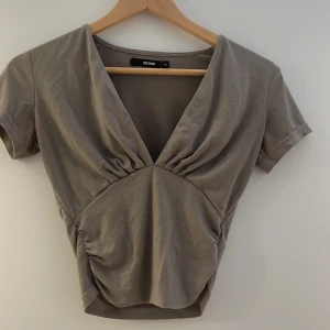 Topp - Hämtas i Tyresö eller frakt.