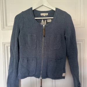 Kofta - Jätte fin kofta från Odd Molly! Säljer för att den är för liten men är en favorit!! 