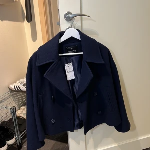 Stradivarius jacka - Helt ny jacka från Stradivarius i storlek XS. Köparen står för frakten! Nypris: 559kr