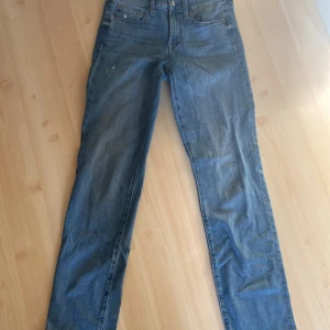 Blå GAP jeans  - Helt nya GAP jeans, aldrig använda, säljer eftersom de var för små för mig, kontakta mig vid frågor 