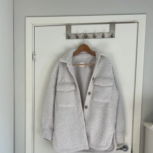 Skjortjacka - Skjortjacka i stl xs från H&M 