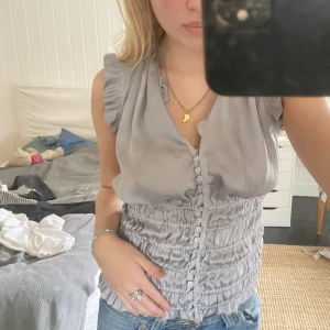 Blus zara🖤 - Så cool topp från zara🫶🏻🖤 najs till middag/fest