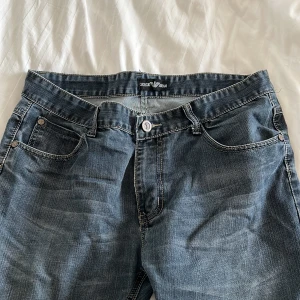 giorgio armani jeans - skulle säga att dessa passar både m och L, de är äkta 
