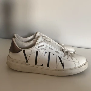 Valentino skor - Fina valentinoskor i bra skick, stl 41. Endast skorna medföljer.