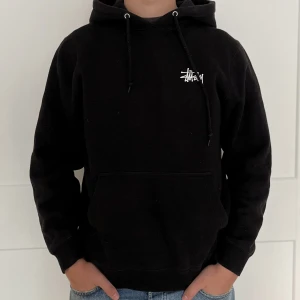 Stüssy Hoodie - Storlek S, jag är 183 cm lång. Bra skick