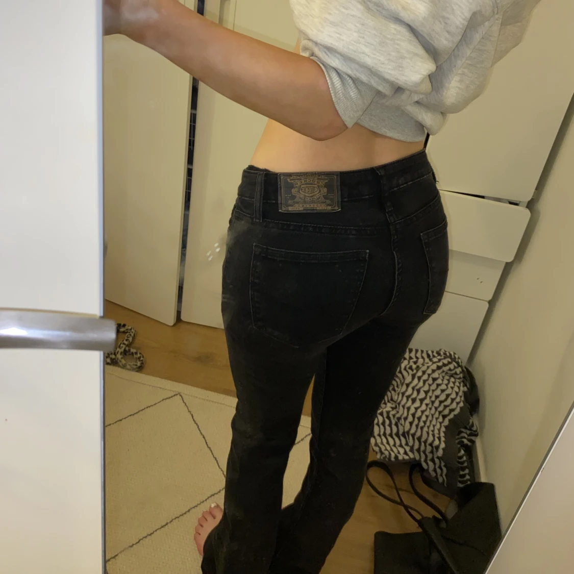 low waist bootcut svarta jeans - 91