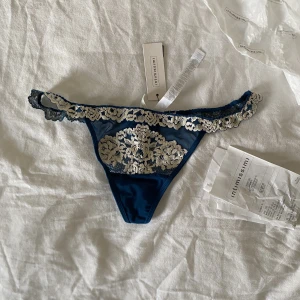 Nya oanvända intimissimi underkläder - Köpte fel strolek o kan inte byta så säljer dem 🩷 Helt oanvända med lappen och kvitto kvar, i stl L och köpte för 200kr o säljer för 150kr