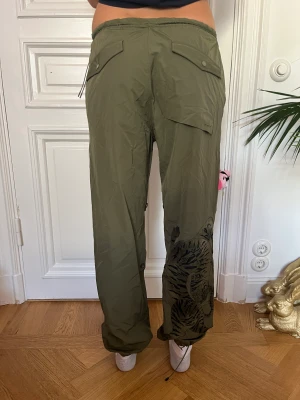 Maharashi jeans  - Super snygga maharashi jeans använda kanske 3 gånger original pris 2200 säljer för 850