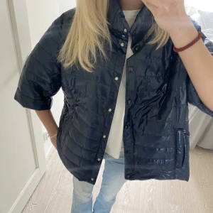 Herno jacka  - Såå snygg herno liknande jacka som ja köpt secondhand och det står tyvärr inget märke🥰