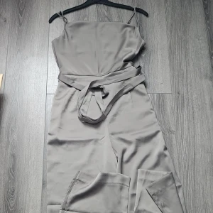 Jumpsuit storlek XS - Från H&M, aldrig använd