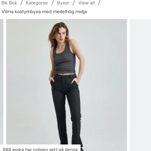 Kostymbyxor bikbok - Säljer kostymbyxor med medelhög  midja från bikbok. Dom är i bra skick, skriv för fler bilder 