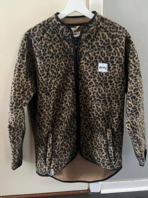 fleecejacka eivy - knappt använd så i väldigt fint skick! 