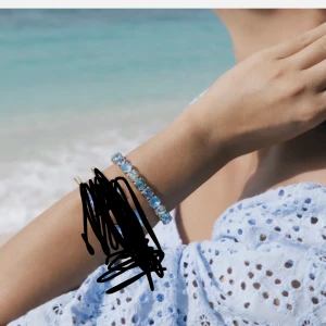Caroline svedblom armband  - Blått Caroline svedjorna armband som är uttöjbart, skriv för bilder på armbandet