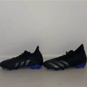 Adidas fotbollsskor  - Storlek 37,5  Skick 9/10 Pris kan diskuteras 