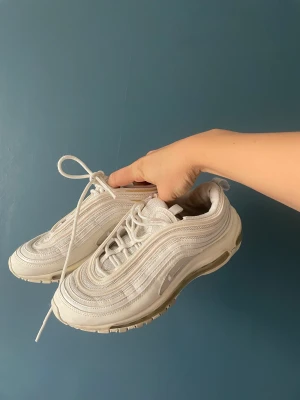 Nike air Max 97 - Beställde från sellpy men de va för små för mig💜