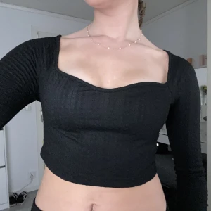 Topp - Supersöt topp från shein! Använd Max 3 gånger och är i superfint skick! 🥰köpt för 119