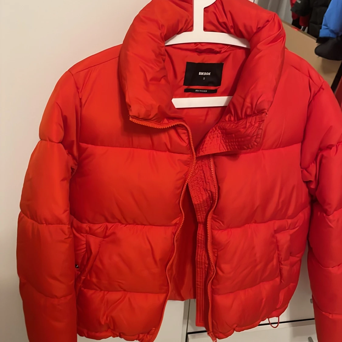 Röd jacka - 90