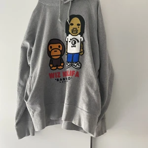 BAPE Wiz Khalifa hoodie - Sällsynt Bape hoodie med wiz khalifa på.