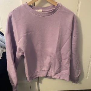 Lila sweatshirt - Sweatshirt från gina