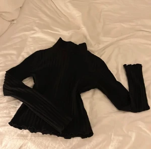 Turtle neck  - En polo tröja från Gina som inte finns längre tror jag. Använd ett par gånger. Orginal pris 199