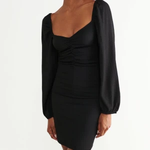 Oanvänd klänning från Gina Tricot  - Storlek S