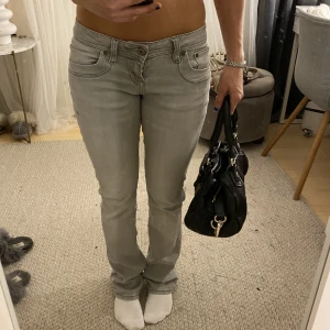 Gråa Ltb jeans - Säljer dessa sjukt snygga och eftertraktade gråa Ltb jeansen!! superskick💝💝