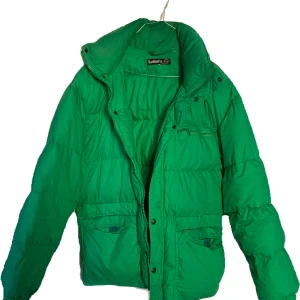 Vintage vinter jacka. - Lothars Paris new goose down jacka. 100% bomull varm perfekt för vintern. På bild 2 ser man hur den sitter på min kille som är 185cm. Kan hämtas upp eller postas