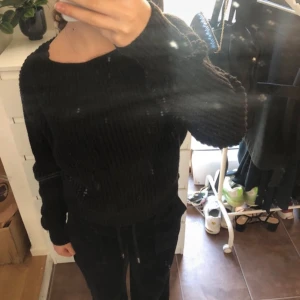 Stickad tröja - En fin stickad tröja från Pretty Little Thing i storlek 34. Säljs då den inte används och köp gärna genom köp nu ❤️