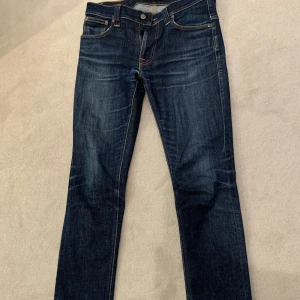 Nudie jeans - Supersnygga nudie jeans i storlek 31/32 men passar även 32/32. Storleken är relativt slim. Skick 6,5/10. Nypris cirka 1500 Hör av dig vid intresse!