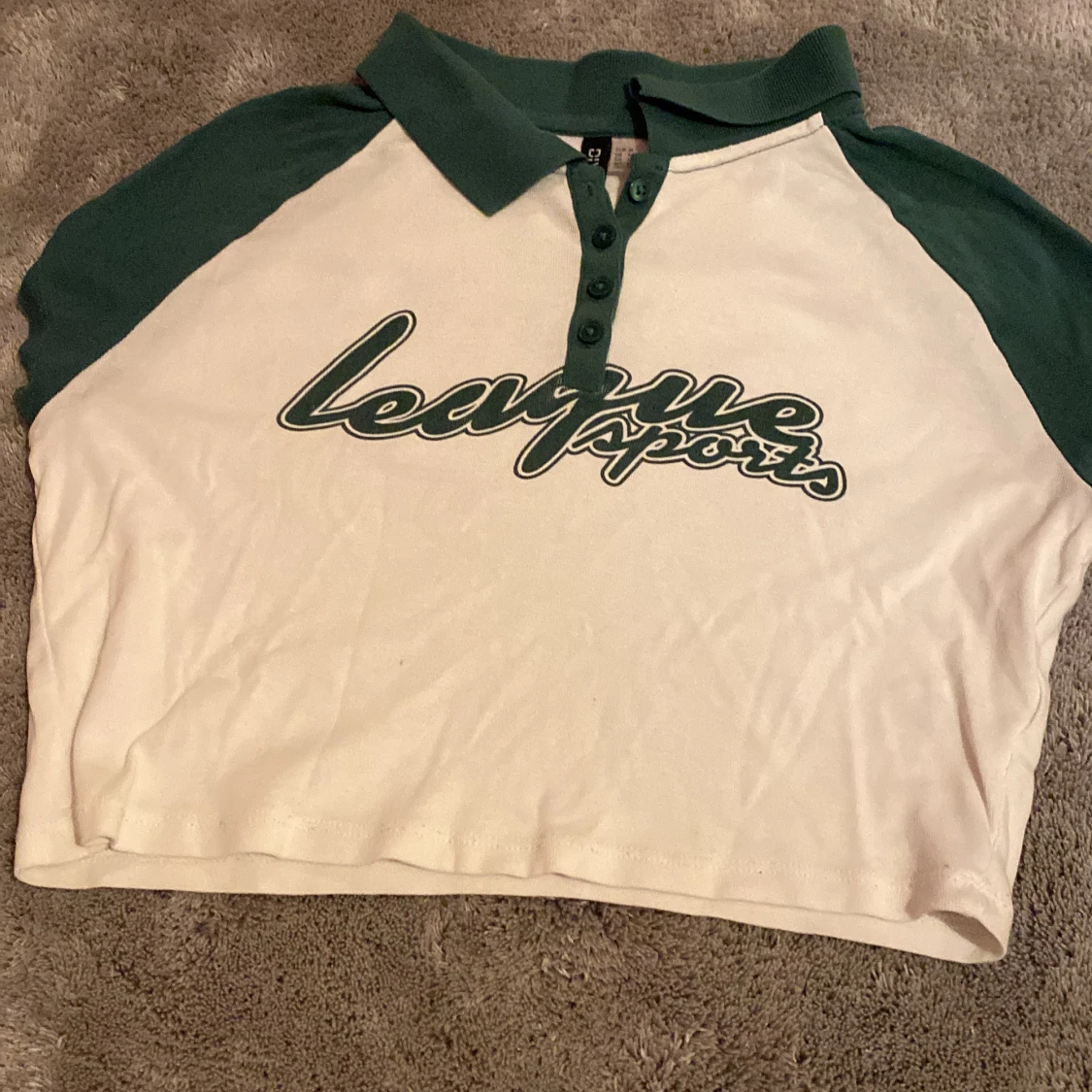 Säljer den här tröja, jätte fin använt 5 gånger ungefär, skriv för fler bilder💕💕