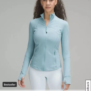 Lululemon delfin jacket  - Helt ny bara använd fåtal gånger. Storlek 8 så en M ungefär 
