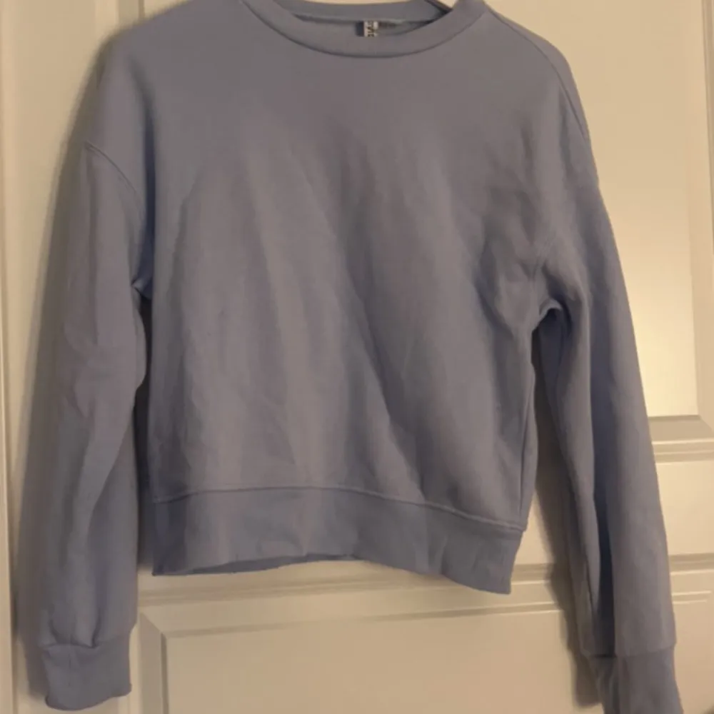 Ljusblå sweatshirt från hm💙. Tröjor & Koftor.