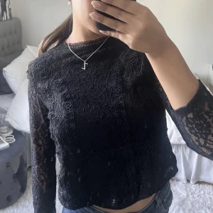 Spets topp - Svart spets topp! 