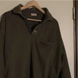 Grön tjocktröja - Säljer denna gröna tjocktröja från Landhaus! kommer inte till användning:/ 149kr+frakt!💚 