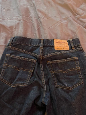 Vintage - Nu säljer jag mina vintage midwaiste raka jeans, jag anfvände dom lite för dtt år sedan men nu har dom inte kommit till andvändning❤️ skriv för mer frågor och funderingar 🥰
