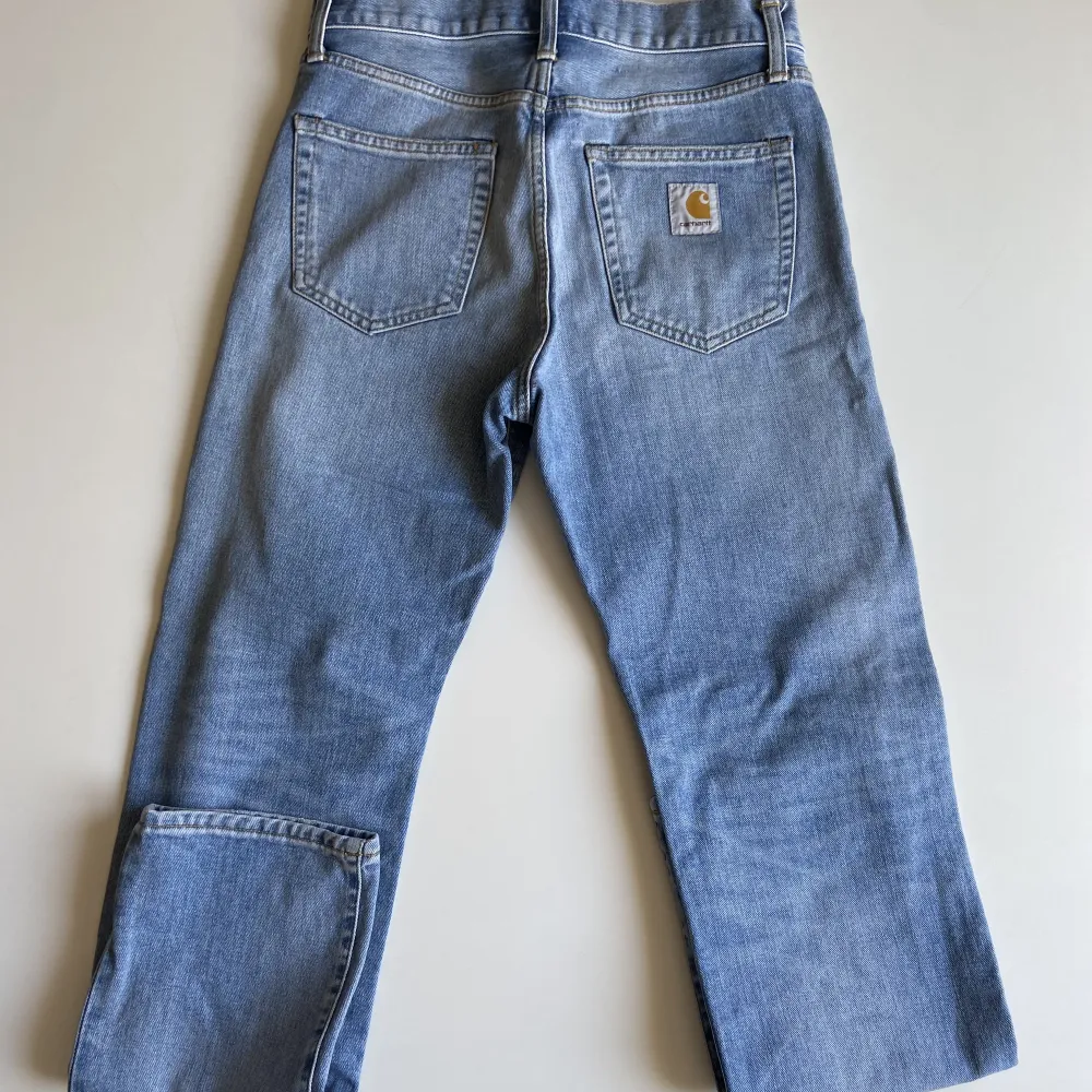 Byxorna är i nyskick och har endast använts 2 gånger. Nypris: 1300kr Storlek: 29w 32l. Jeans & Byxor.