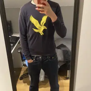 Riktigt snygg tröja från Lyle&Scott! Skick 7/10🙌🏼 Nypris: 499💸 Mitt pris: 149! Har du frågor? Hör av dig! !Paket pris vid köp av fler kläder från från min sida!🛍️