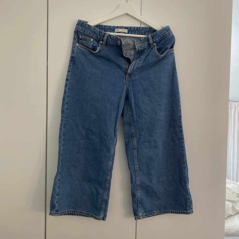 3/4 jeans från zara i storlek 38.. Jeans & Byxor.
