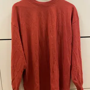 Fin röd Oversized sweatshirt från hm i jättebra skick!