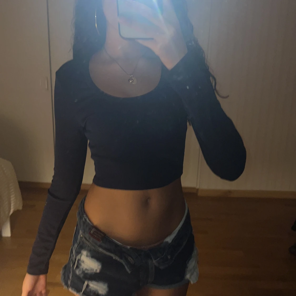 Mörk blå långärmad tröja