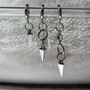 Triangular stud hoop earrings sett - 125kr/par eler alla 3 par för 300kr