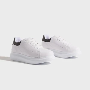 Vita sneakers  - Säljer mina andra par vita sneakers